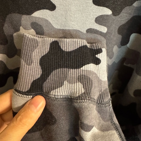 Gently used condition, men’s XL Under Armour camouflage fleece lined sweatshirt - Picture 8 of 11